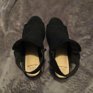 NEW Time and Tru memory foam open toe black bootie